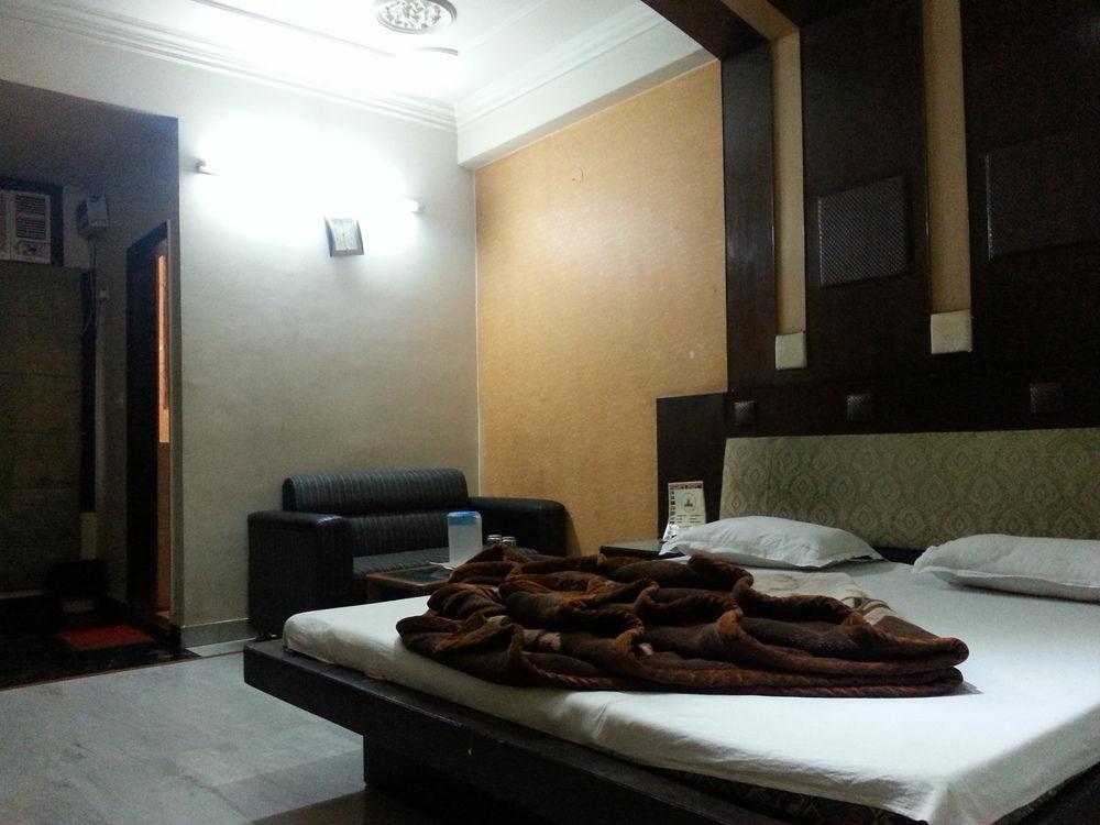 Hindustan- By Backpackers Heaven New Delhi